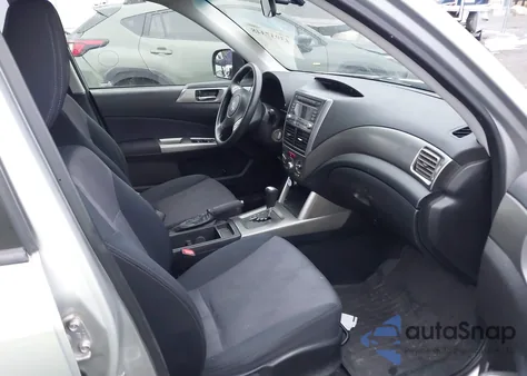 2010 Subaru Forester 2.5X Premium z USA, uszkodzony, nr VIN JF2SH6CC6AH747116